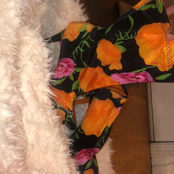 HIGH HEELS - Picture 1 of 4